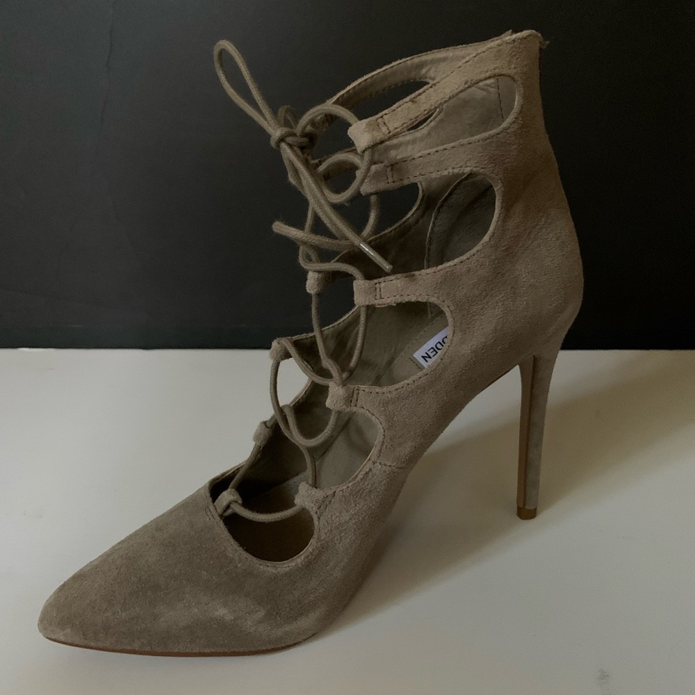 New with box Steve Madden yeskia taupe suede heels - Picture 4 of 7